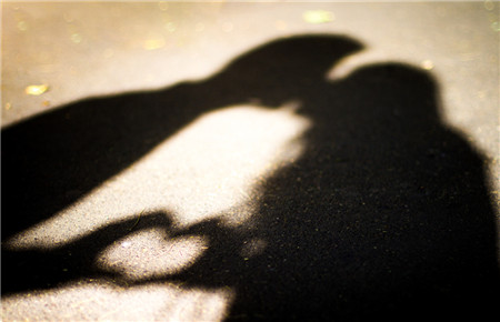 怎樣對待女孩子早戀 看看這位家長怎么處理的，值得學習